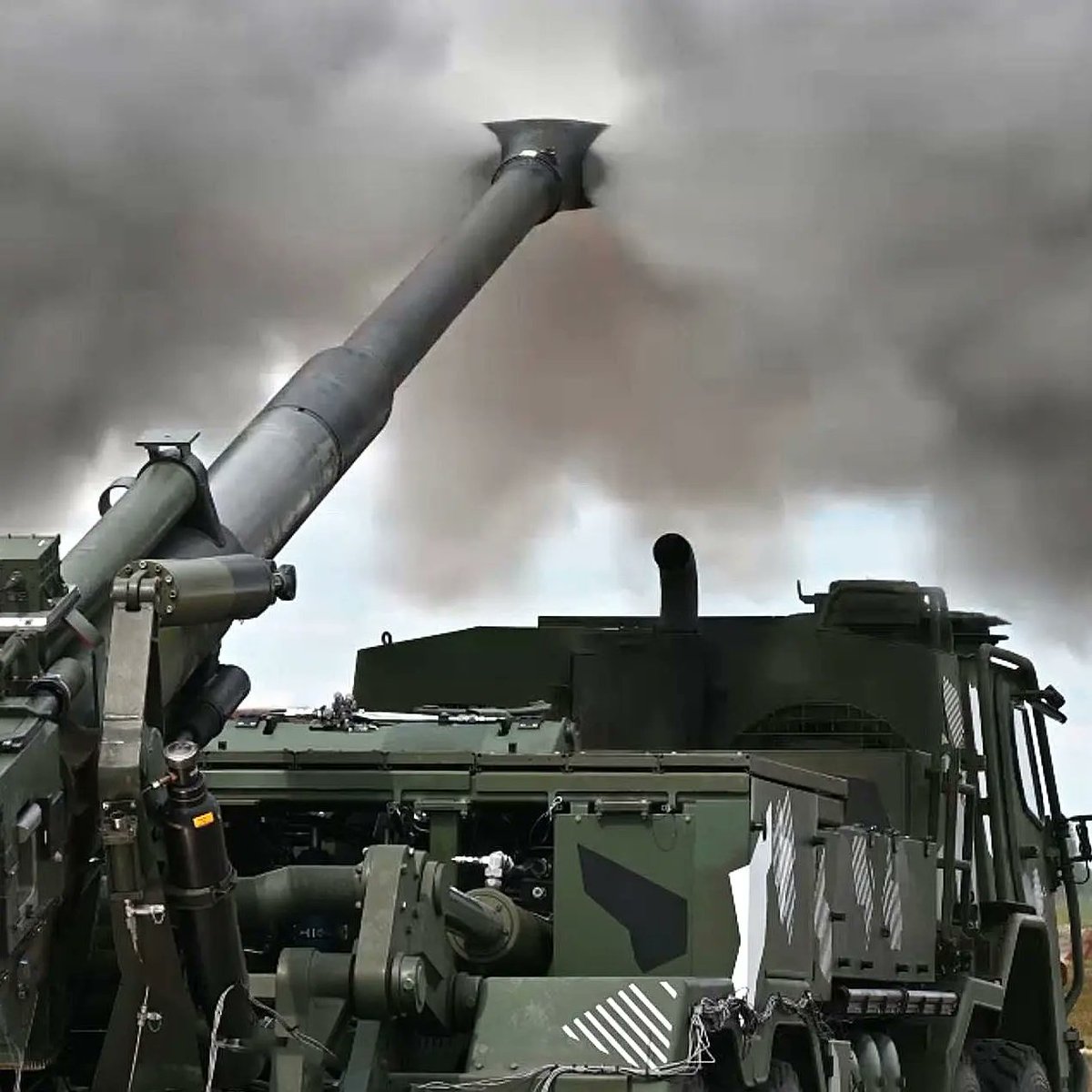TruthScan detected a 21% chance this image of a military vehicle with a large gun is AI-generated. Posted by @TeroTweet