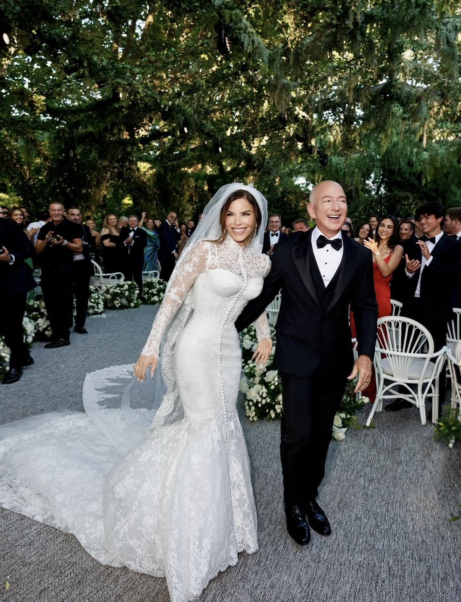 TruthScan detected a 16% chance this joyful wedding photo of bride and groom is AI-generated. Posted by @Daily_MailUS